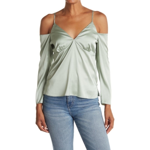 🥀 ColdShoulder top - Picture 3 of 3